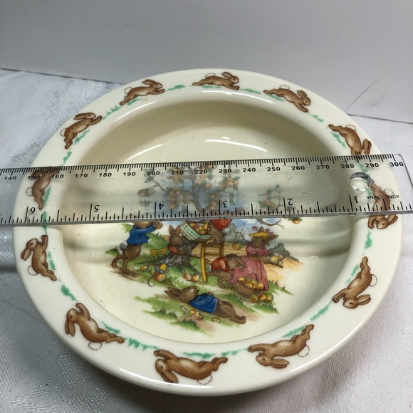 Vintage Royal Doulton Bunnykins 6" Child's Plate/ Bowl - Apple Picking - Picture 5 of 10